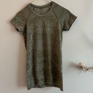 Lulu short sleeve workout top!